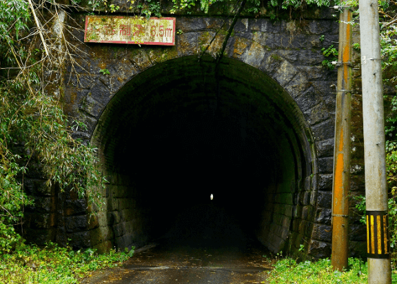 曽路地谷トンネル